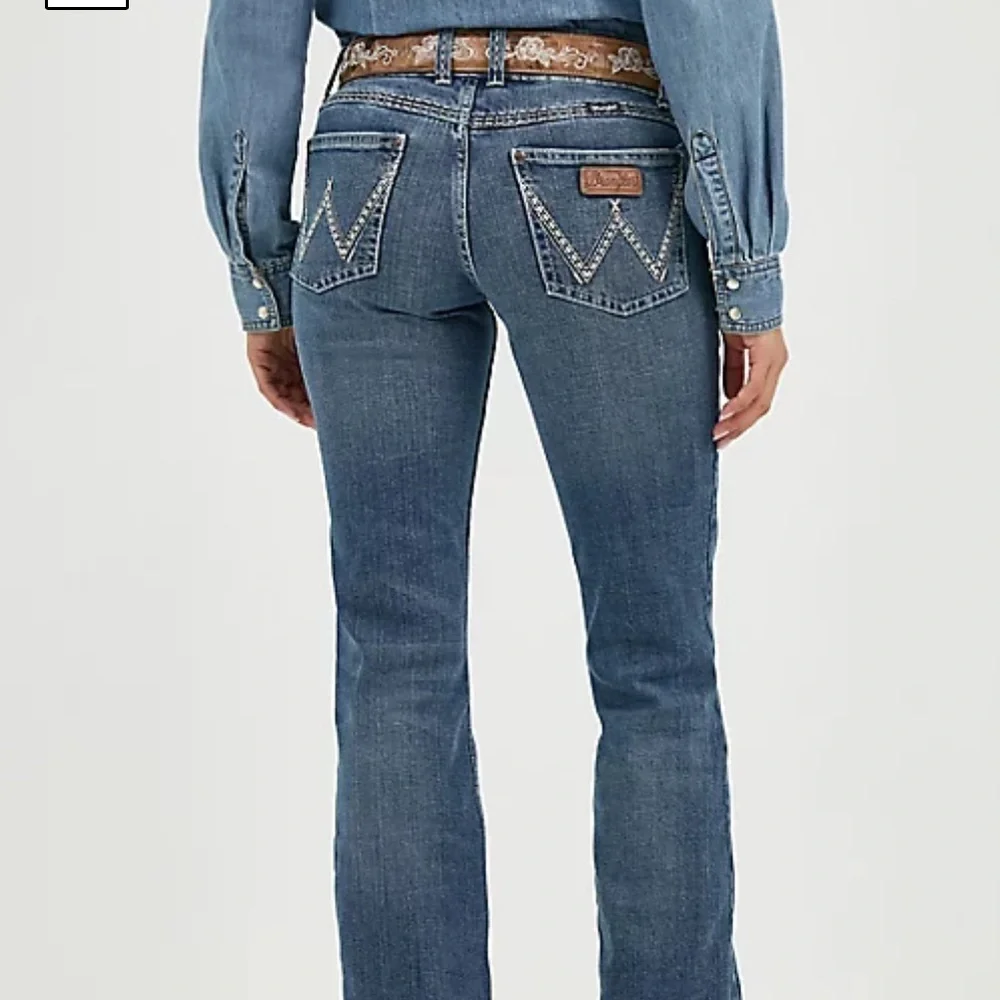 Wrangler women's blue denim‎ boot cut jeans size 5 EUC